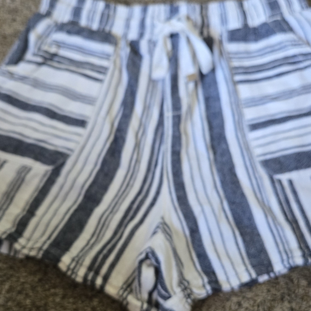 Time and Tru White and Blue/Gray Shorts Lightweight